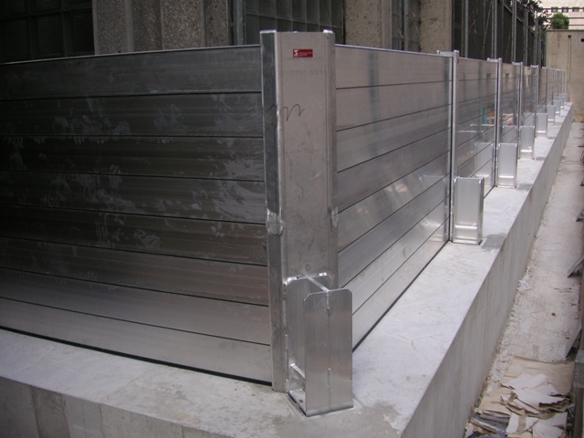 demountable flood barrier with long-lasting, corrosion-free design